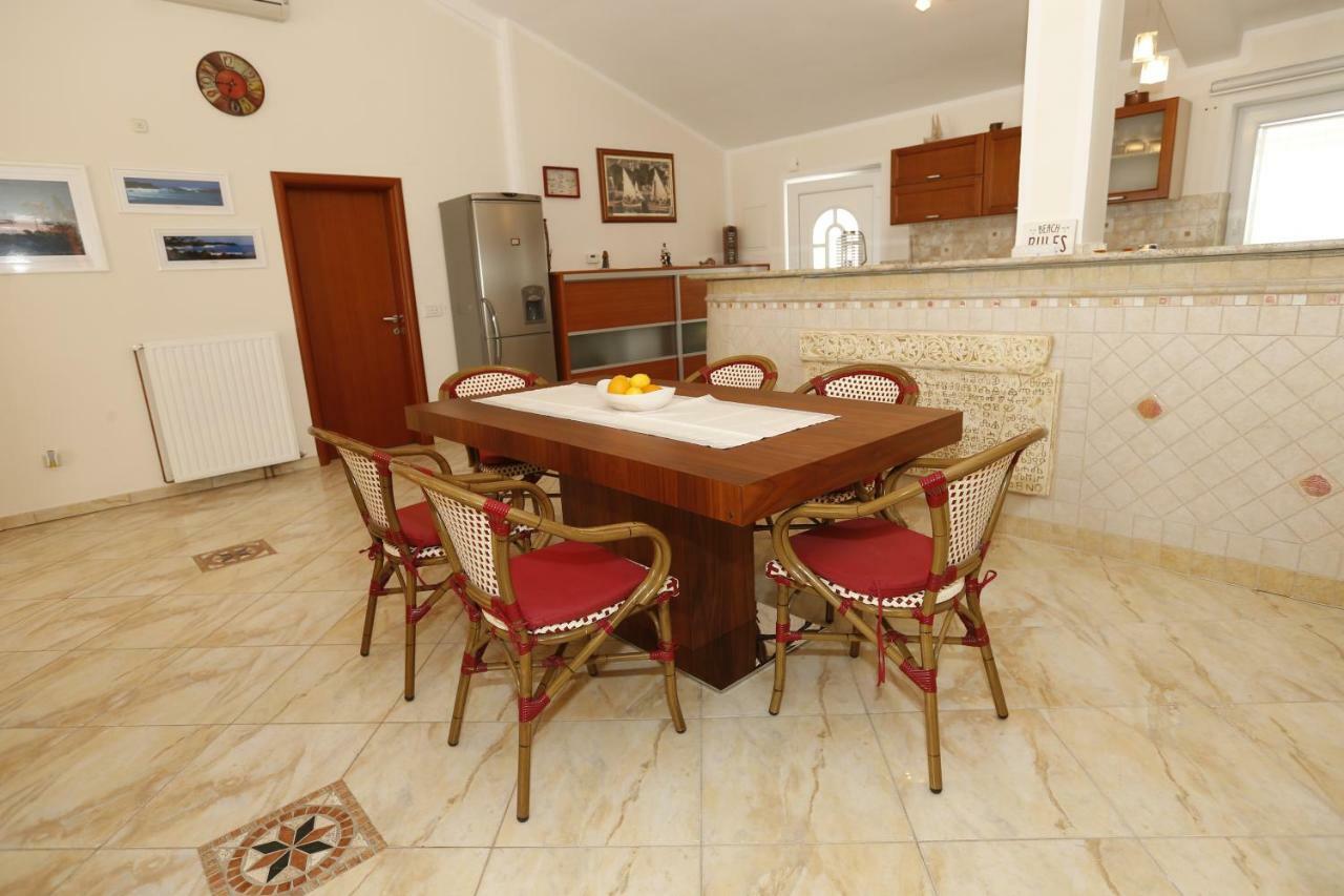 Apartment Bojan With Terrace And Sea View Baska  Ngoại thất bức ảnh