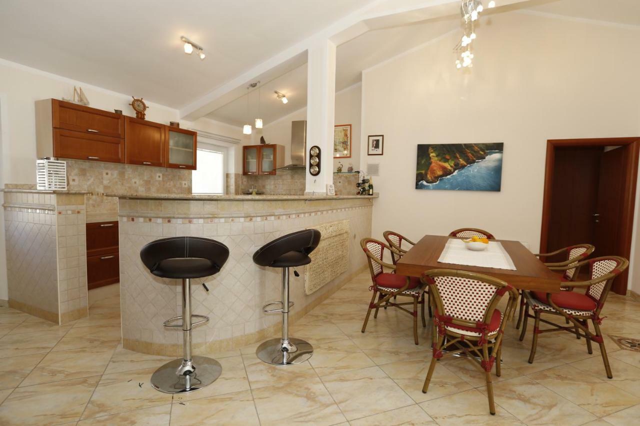 Apartment Bojan With Terrace And Sea View Baska  Ngoại thất bức ảnh