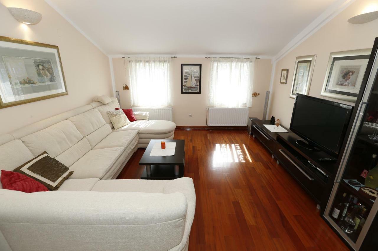 Apartment Bojan With Terrace And Sea View Baska  Ngoại thất bức ảnh