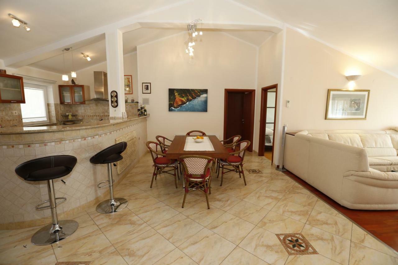 Apartment Bojan With Terrace And Sea View Baska  Ngoại thất bức ảnh